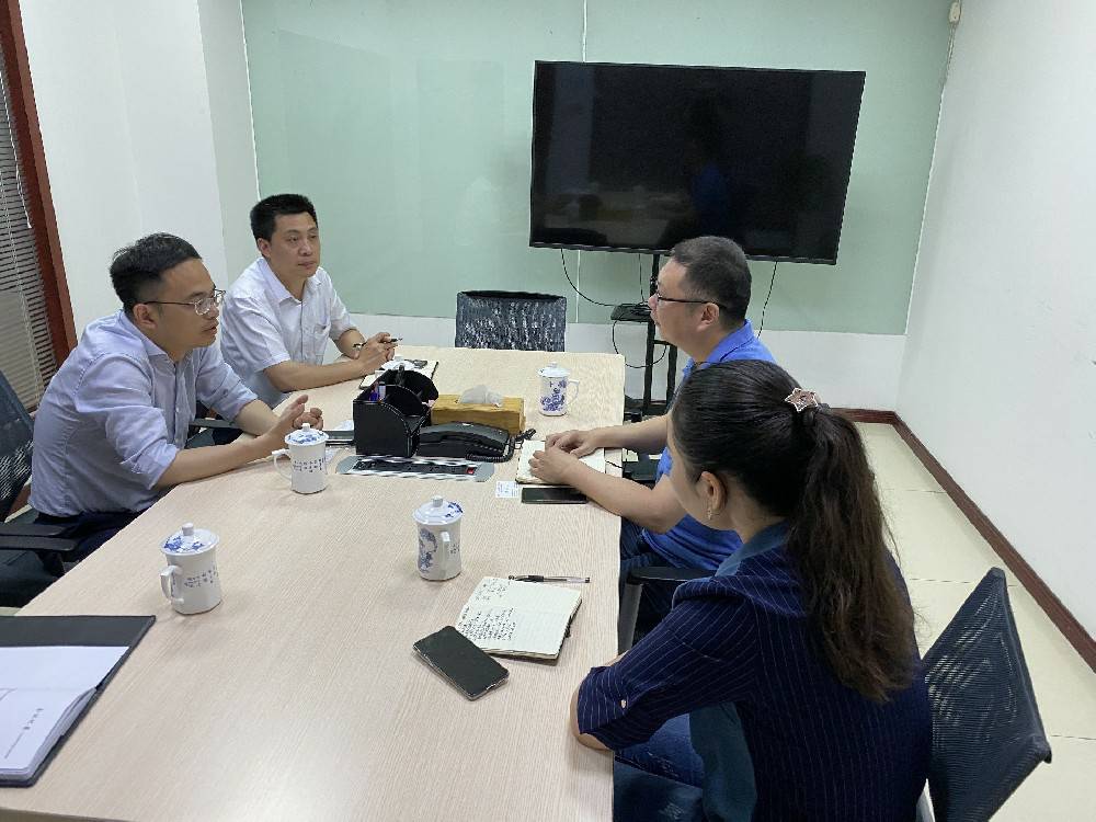 无锡市工信局领导来乐鱼官方网站-乐鱼online(中国)科技开展“三联三解”活动